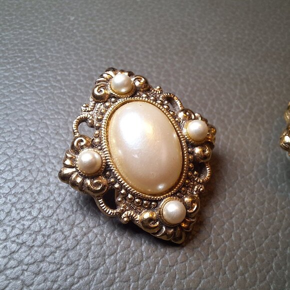 Clip On Earrings Faux Pearl Filigree Design Vintage Gold Tone Classy‎ 1 Inch - Picture 7 of 7